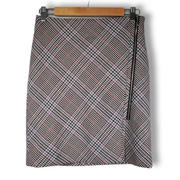 White House Black Market Dresses & Skirts - White House Black Market Plaid Asymmetrical Zipper Front Mini Skirt Black Size 4